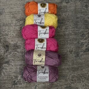 Lion Brand Truboo yarn
Size 3.5 oz
Color:multiple
Lot of 6
NEW